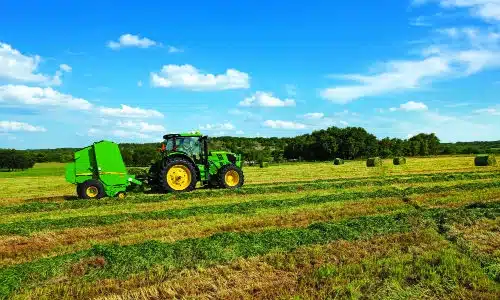 John Deere Tractor - Equipment Papé Inspects John Deere Tractor - Equipment Papé Inspects
