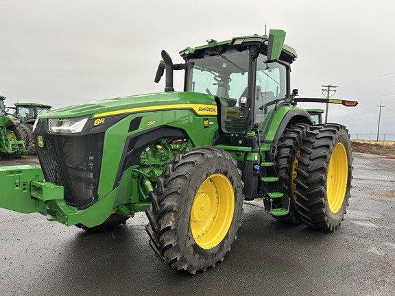 2023 John Deere 8R250 at Papé Machinery Ag & Turf in Donald, OR